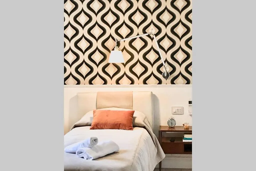 Casa Retro. Historic Center - La Spezia Apartment Italy
