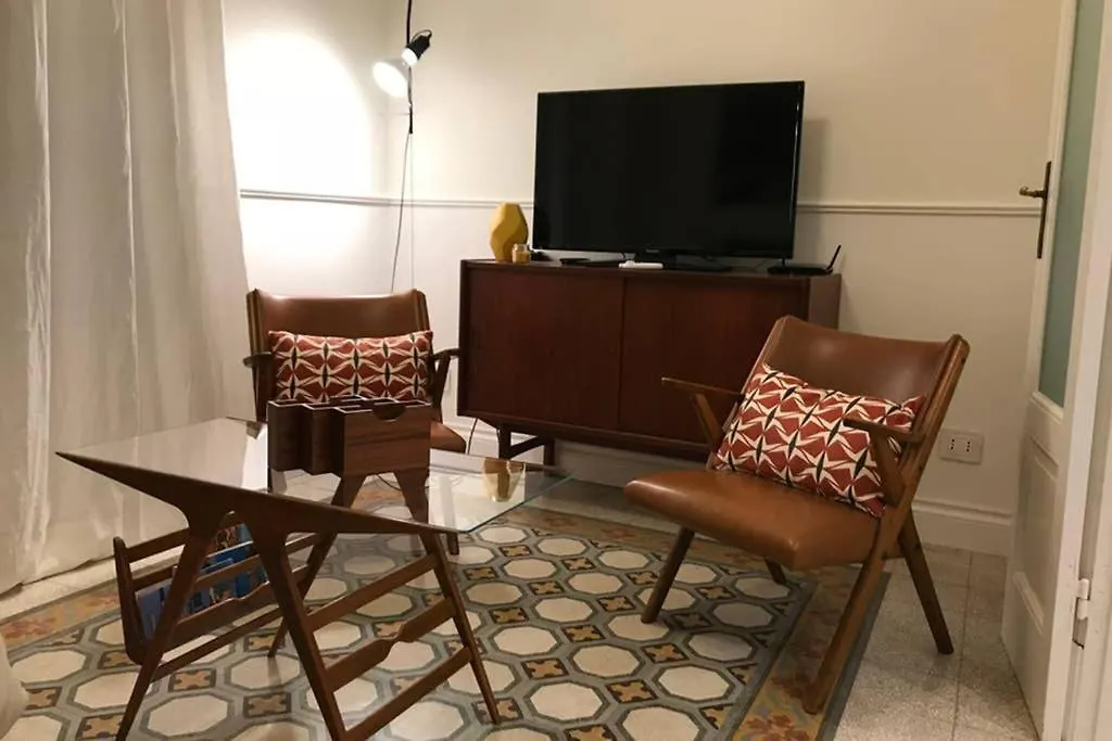 Casa Retro. Historic Center - La Spezia Apartment
