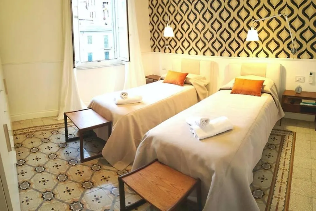 Casa Retro. Historic Center - La Spezia Apartment