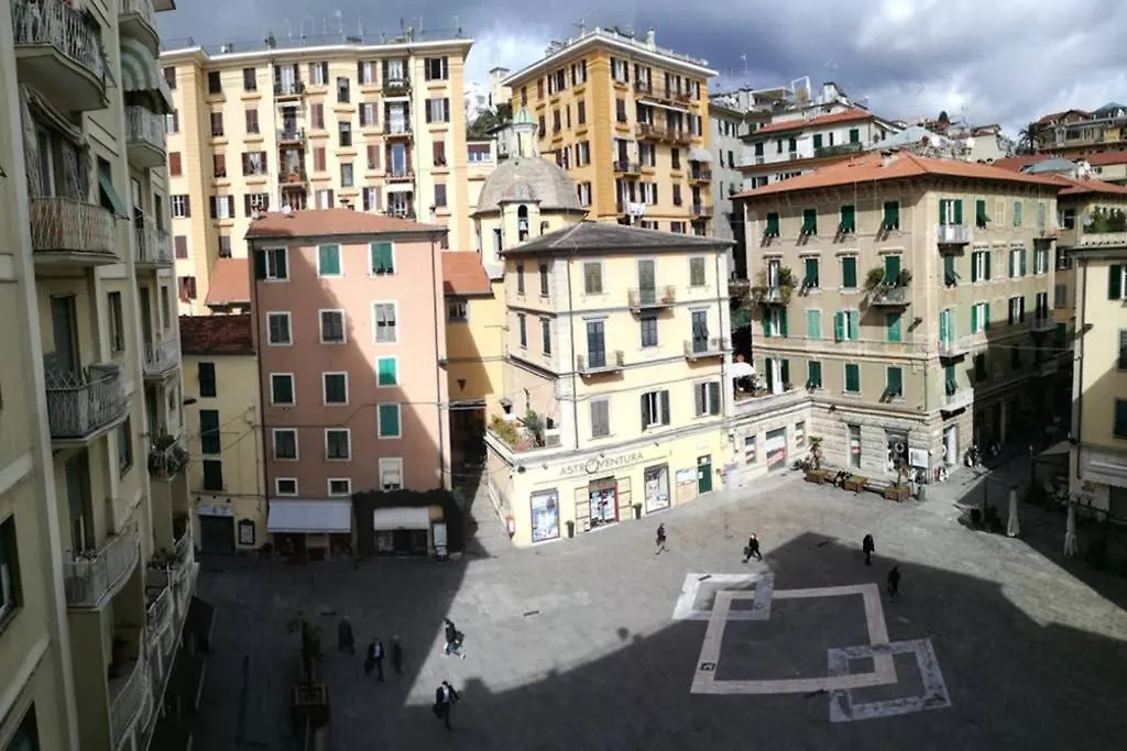 Casa Retro. Historic Center - La Spezia Apartment